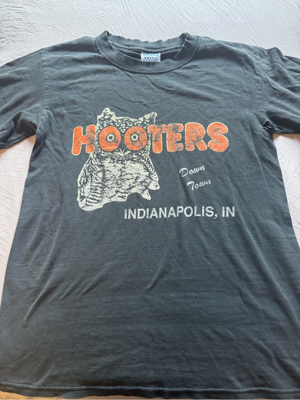 Hooters Indianapolis women vintage shirt